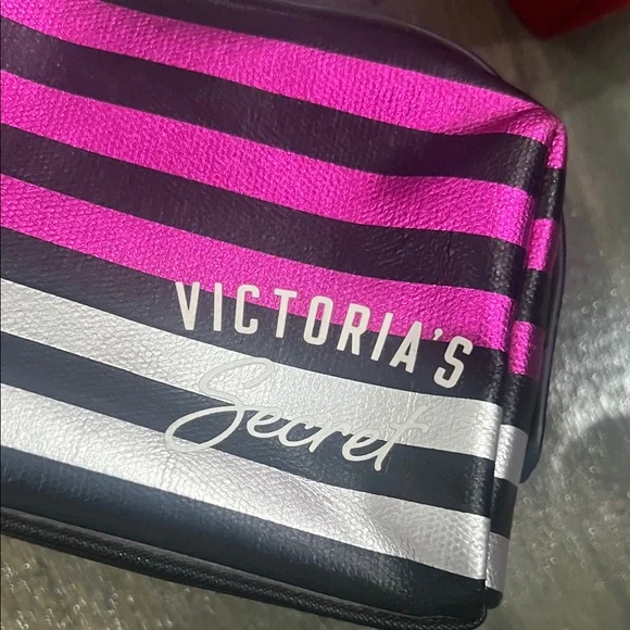 Victoria's Secret Cosmetic Bags - Picture 6 of 7